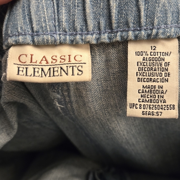 🌸 NWT Light Blue Wide Leg Cargo Capri Jeans with Embroidery - Picture 4 of 5